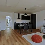 \'Traveller Lodge\' Grosszuegiges Apartment - 3 Bedroom 10Min To Hbf, Full Kitchen, Homeoffice, Netflix, Wifi