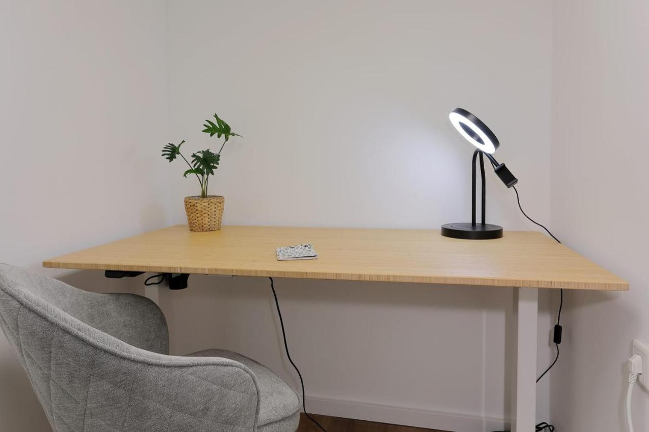 Appartement 'traveller Lodge' Grosszuegiges - 3 Bedroom 10min To Hbf, Full Kitchen, Homeoffice, Netflix, Wifi