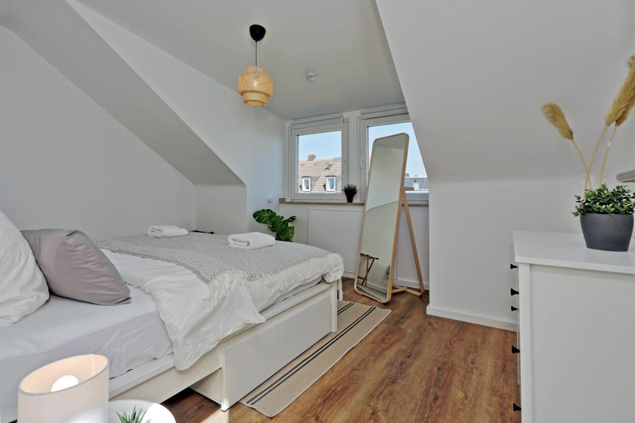 'traveller Lodge' Grosszuegiges - 3 Bedroom 10min To Hbf, Full Kitchen, Homeoffice, Netflix, Wifi Appartement Düsseldorf