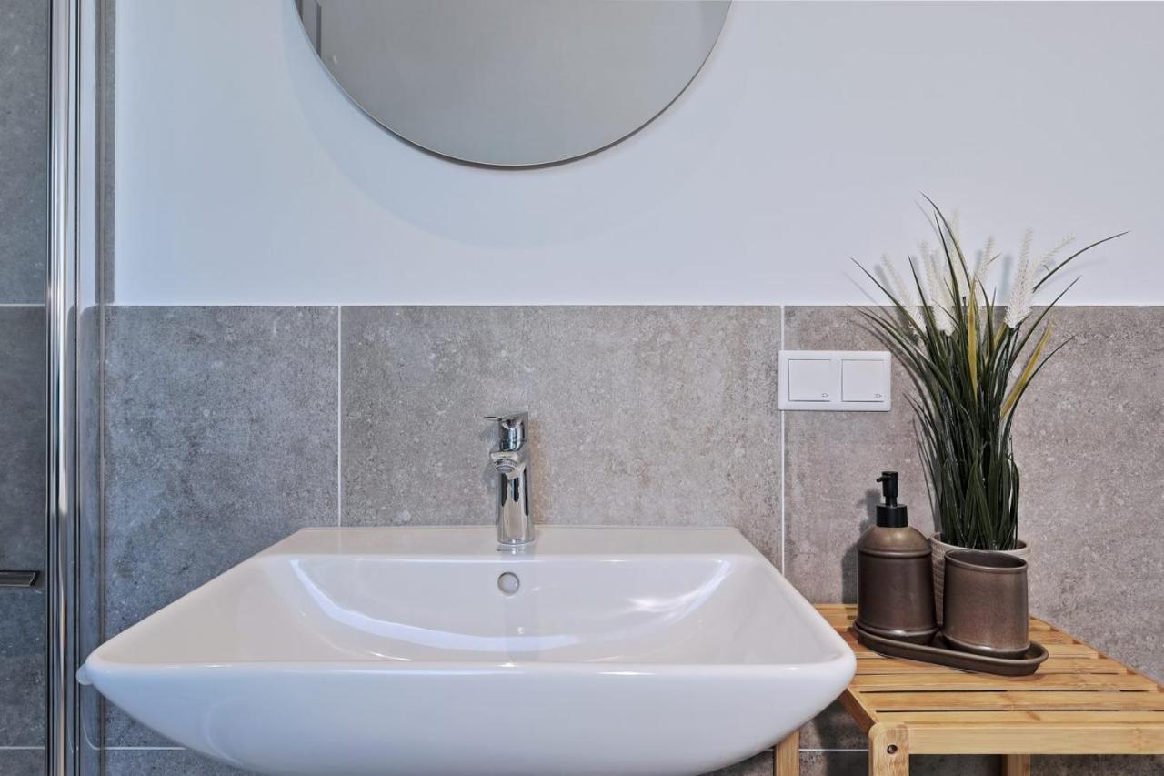 Appartement 'traveller Lodge' Grosszuegiges - 3 Bedroom 10min To Hbf, Full Kitchen, Homeoffice, Netflix, Wifi *