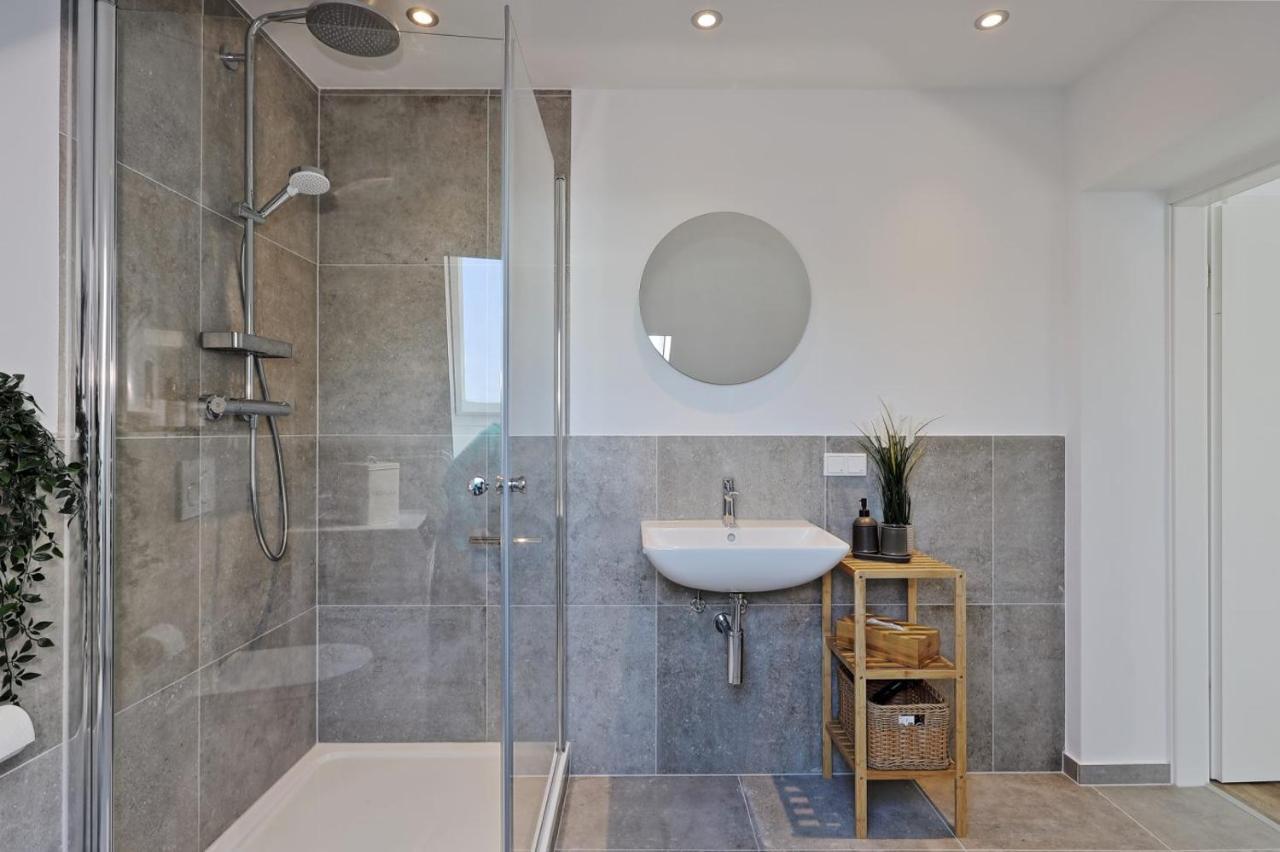 Appartement 'traveller Lodge' Grosszuegiges - 3 Bedroom 10min To Hbf, Full Kitchen, Homeoffice, Netflix, Wifi
