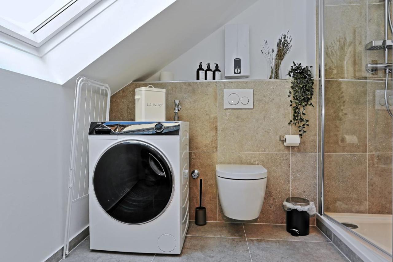 Appartement 'traveller Lodge' Grosszuegiges - 3 Bedroom 10min To Hbf, Full Kitchen, Homeoffice, Netflix, Wifi Düsseldorf